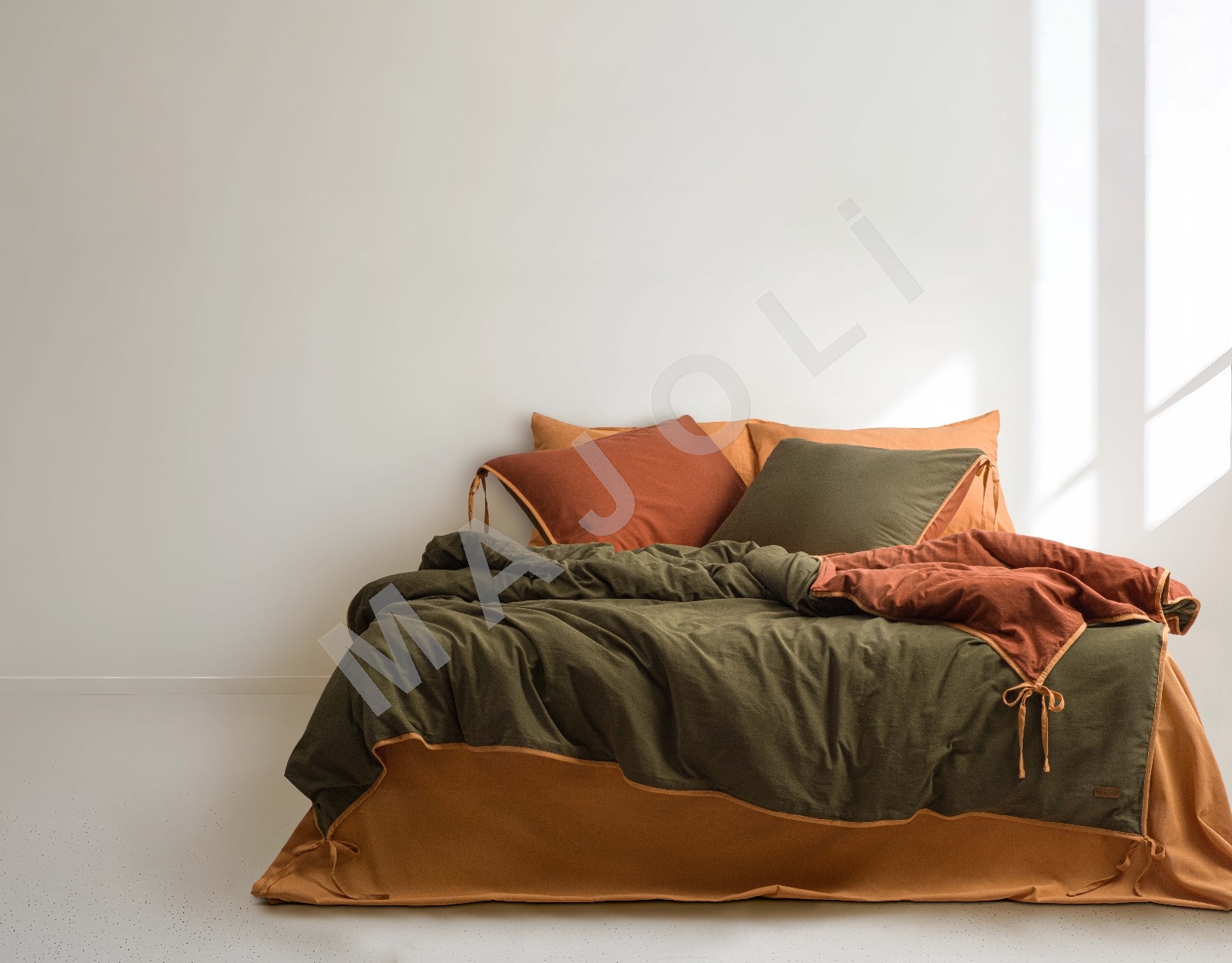 Demeter Nevresim Takımı