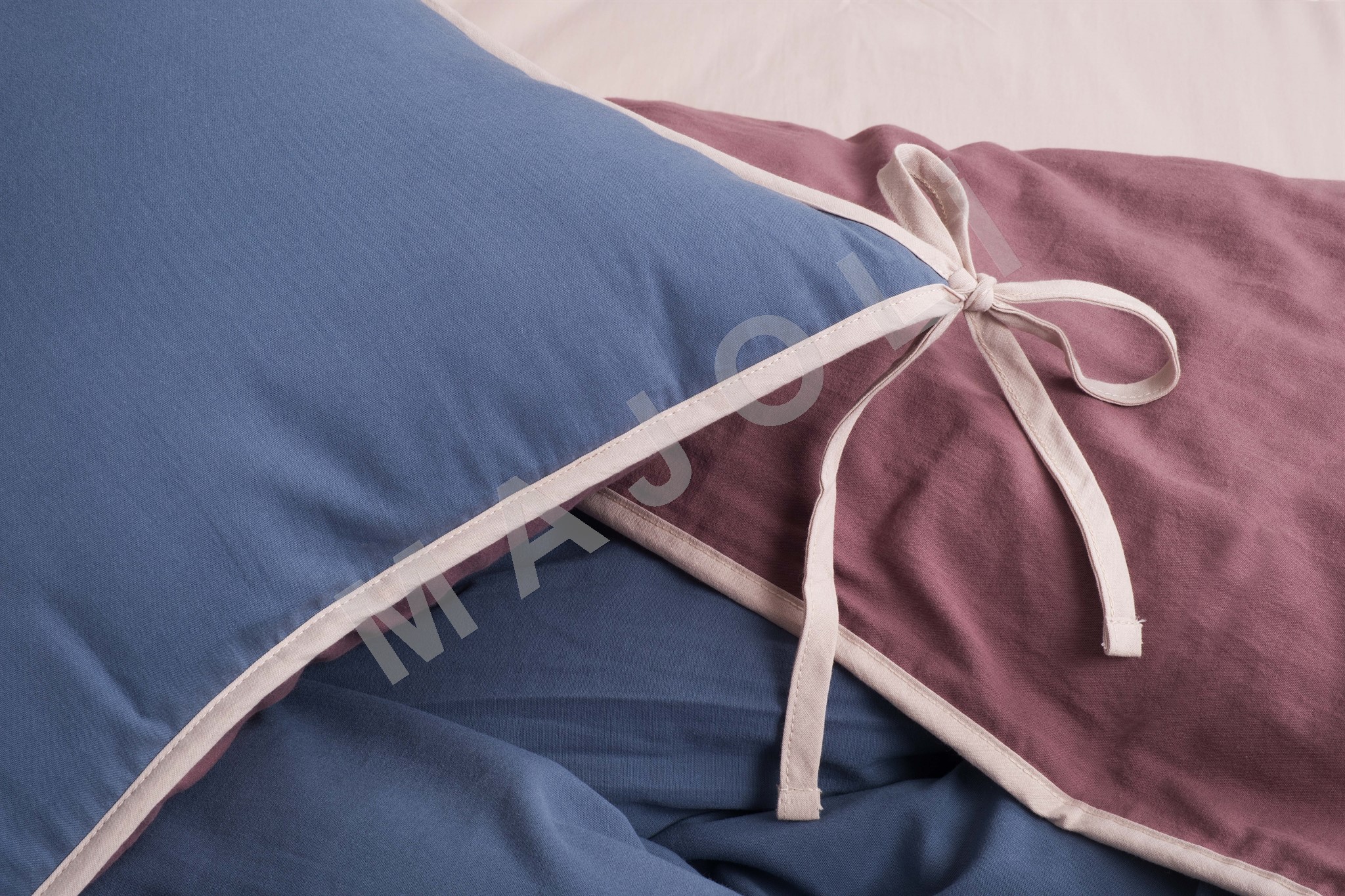 Demeter Nevresim Takımı