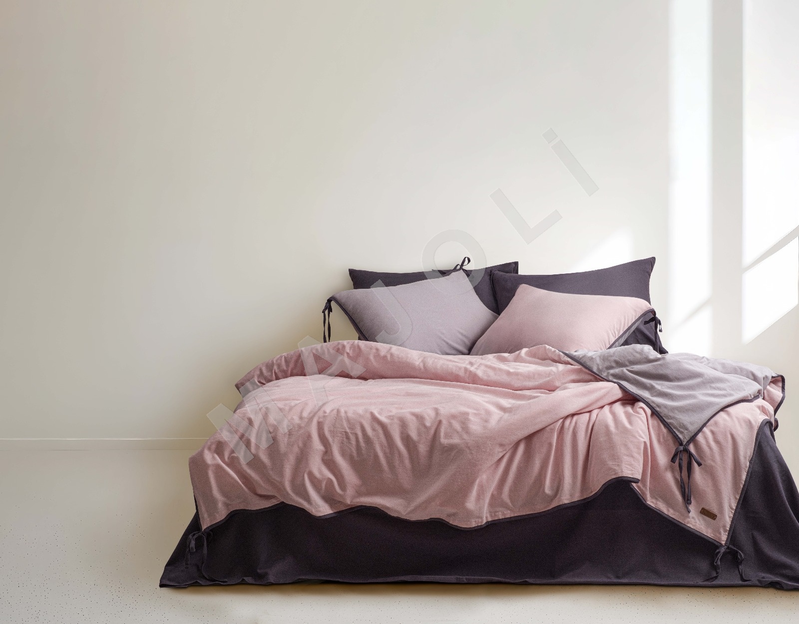 Demeter Nevresim Takımı