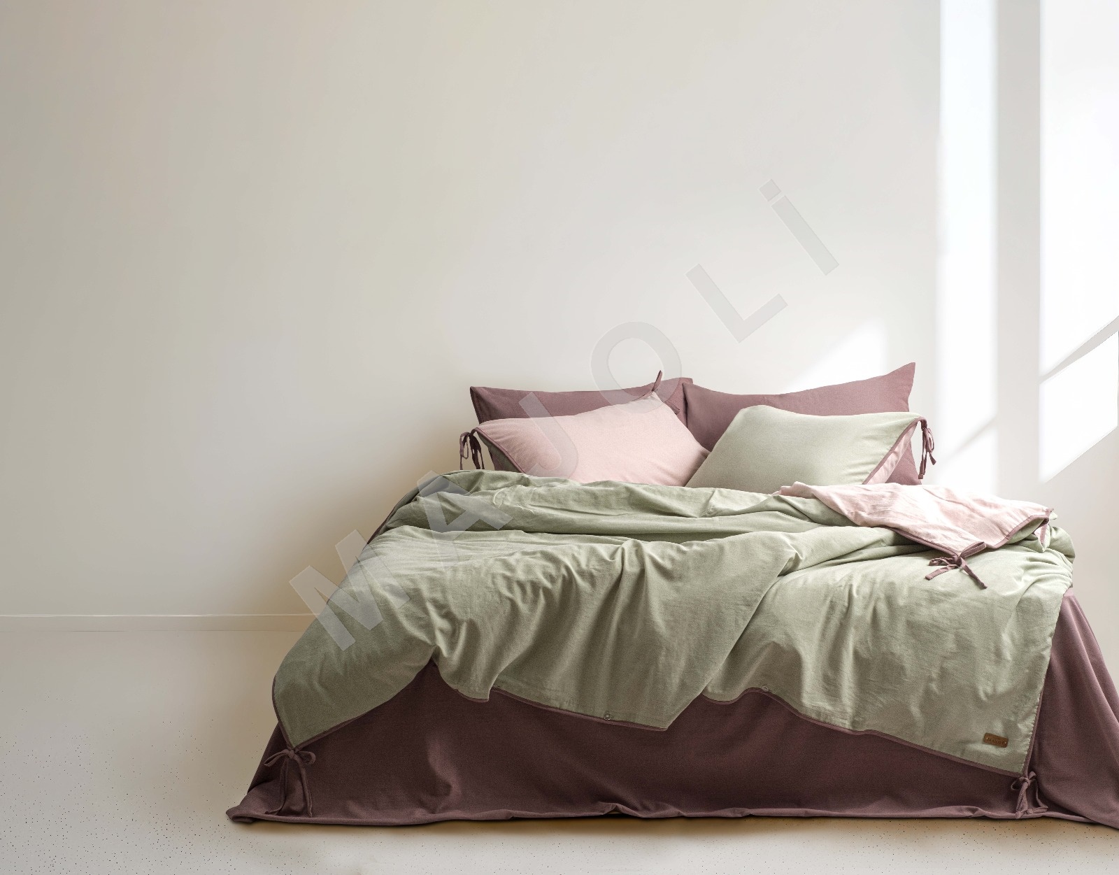 Demeter Nevresim Takımı